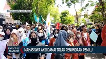 Aksi Tolak Penundaan Pemilu, Mahasiswa Diberi Bunga oleh Polisi