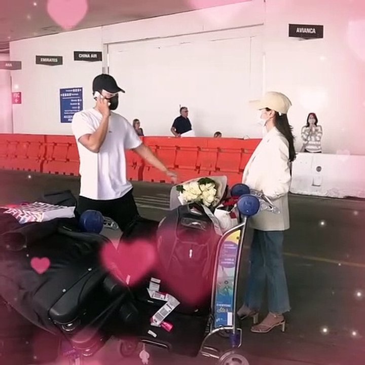 Hyun Bin kéo tay Son Ye Jin khi phát hiện có nguy hiểm