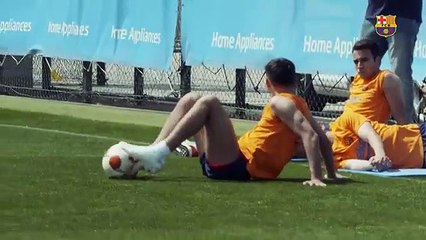 Pedri nunca se cansa de jugar con el balón / FCB