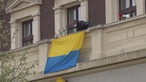 Beyoğlu'nda bulunan Almanya Başkonsolosluğu binasına Ukrayna bayrağı asıldı
