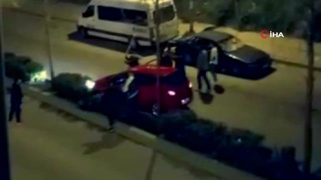 Eşi ile tartışıp sopayla aracına saldırdı, çocuğunun çığlıkları mahallede yankılandı