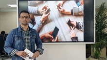 احذر وضع الهاتف في البنطلون وبجوار السرير عند النوم.. يسبب الأورام