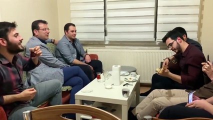 İmamoğlu iftar sonrası gençlere "Oy Asiye" türküsünü söyledi