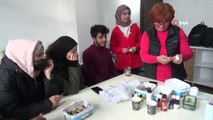 Kütahya'da yabancı uyruklu öğrencilere yönelik 'Bez bebek yapımı' kursu
