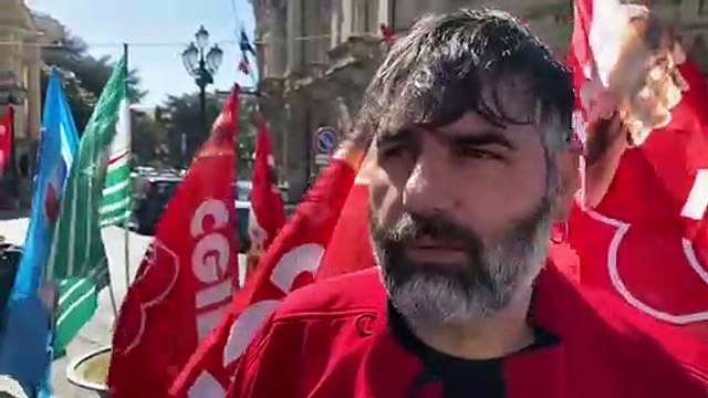 Catanzaro, presidio dei lavoratori del settore vigilanza davanti alla Prefettura