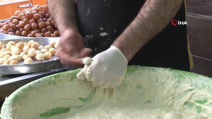 Elazığ'da Ramazan ayının vazgeçilmez tatlısı lokma, iftar sofralarını süslüyor