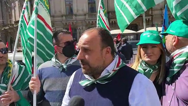 Catanzaro, presidio dei lavoratori del settore vigilanza davanti alla Prefettura