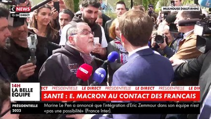 Video herunterladen: Regardez l'échange tendu entre le président Emmanuel Macron et des soignants lors de son déplacement à Mulhouse - VIDEO