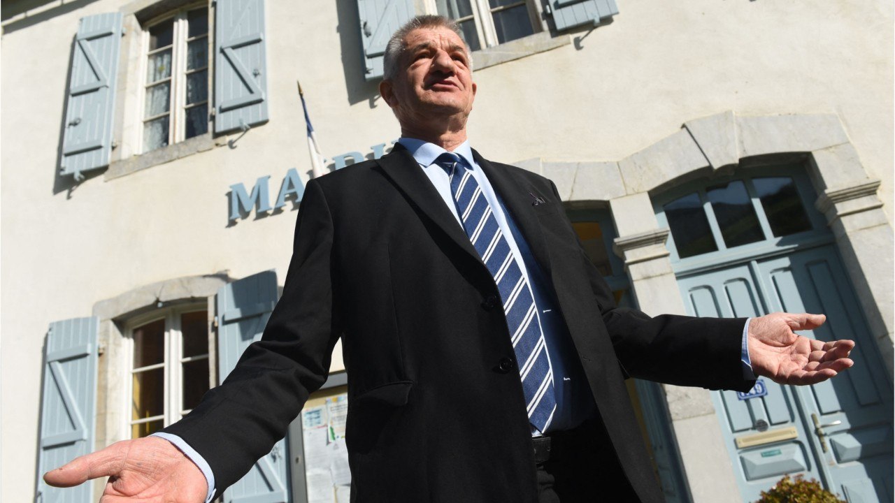 VOICI : Jean Lassalle : touché par « les difficultés " des autres perdants, il annonce leur faire des dons