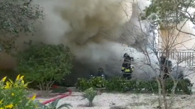 Massafra (TA) - Incendio in un magazzino di materassi (12.04.22)