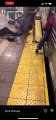 Amerika'nın New York City metro istasyonuna ateş açıldı, şu ana kadar 6 kişinin hayatını kaybettiği bildirildi.