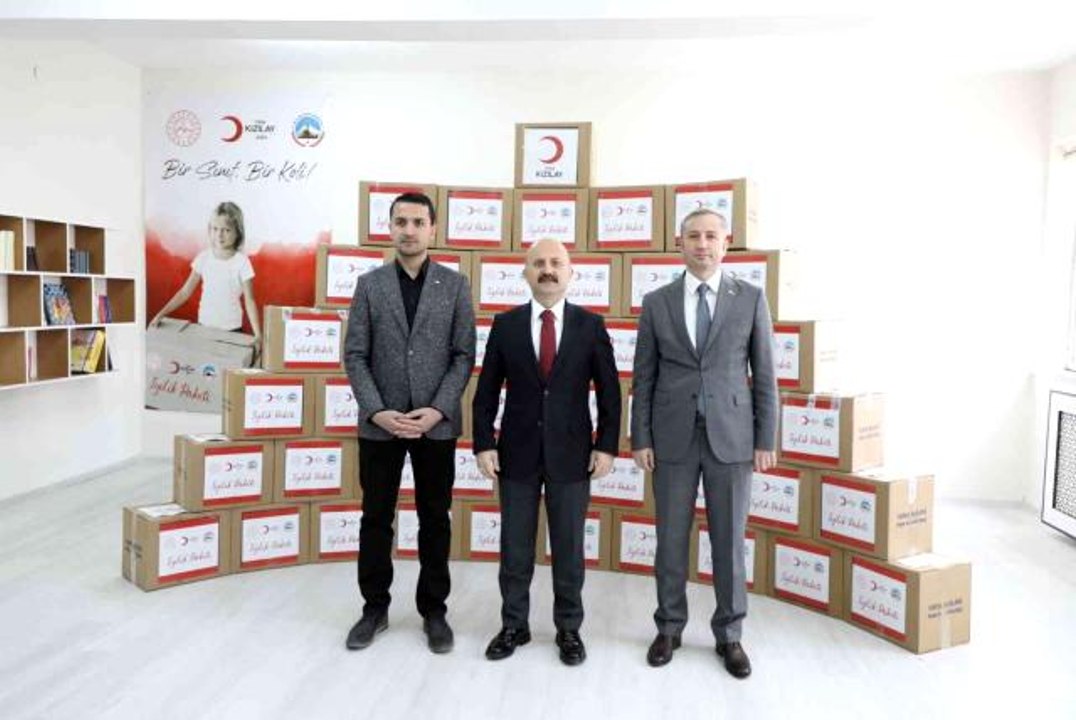 "Bir Sınıf Bir Koli" projesi ile iyilik kolileri ihtiyaç sahibi ailelere ulaştırılıyor