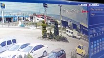 Bursa İnegöl'de kontrolden çıkan minibüs kamyonete çarptı, 4 kişi yaralandı