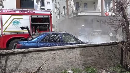 Aksaray'da aniden alev alan araç küle döndü