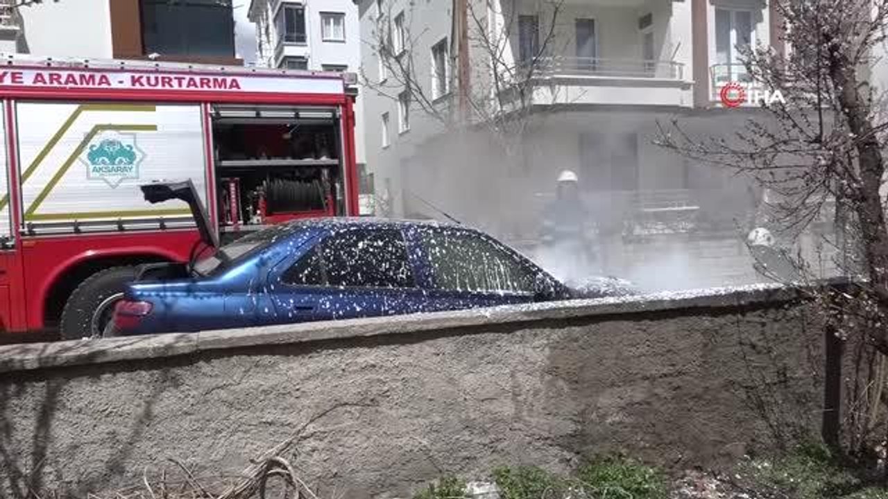 Aksaray'da aniden alev alan araç küle döndü