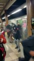 Spari nella metro di New York, colpite almeno 13 persone