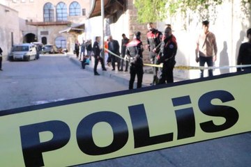 ŞANLIURFA'DA SİLAHLI KAVGA; 2'Sİ YOLDAN GEÇEN 4 KİŞİ YARALANDI