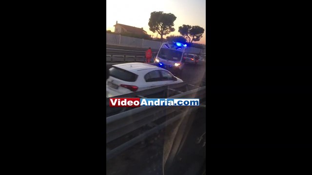 Andria-Barletta: si ribalta mezzo militare, diversi feriti per l'incidente - FOTO