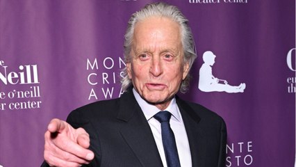 GALA VIDEO - PHOTO - Michael Douglas fringant à 77 ans : le cancer n’est plus qu’un lointain souvenir