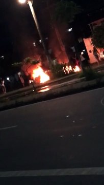 Após assassinato de homem em bar, manifestantes interditam avenida no Canindezinho