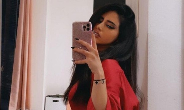 أنا أجمل امرأة سعودية عارضة الأزياء مودل آش تثير جدلًا عبر مواقع التواصل