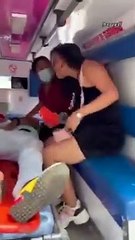 Mujer le exige la contraseña del celular a su novio que acaba de ser atropellado