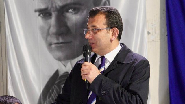 İmamoğlu, yerin 25 metre altında metro çalışanlarıyla iftar yaptı