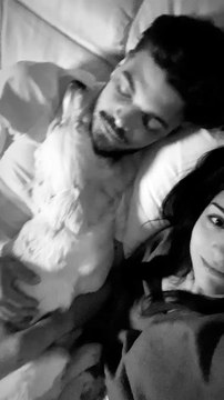 Romain Ntamack et Lili avec leur chien.