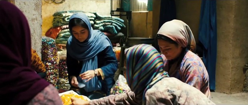 Entre deux mondes - EXTRAIT VOST Nala dans l'usine de bonbon