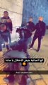 جنود الاحتلال يعتدون على فلسطيني بالضرب المبرح أمام أطفاله عند باب الأسباط