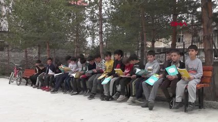 ÇOCUKLARA CAMİYİ SEVDİRMEK İSTEYEN İMAMDAN 'MARKET' YÖNTEMİ