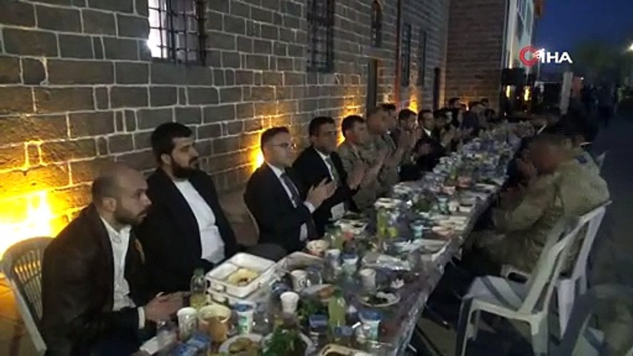 Sur’da 7 yıl aranın ardından iftar yemeği