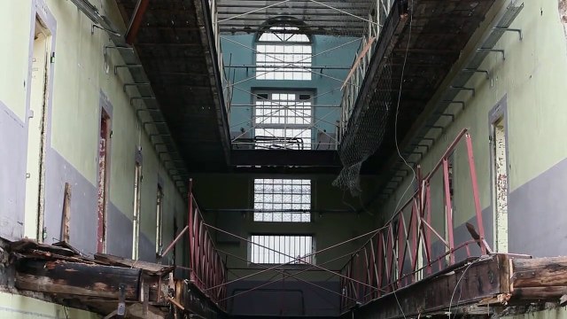 Sur les toits Bande-annonce VF