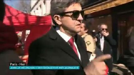 Jean-Luc Mélenchon traîte un journaliste d'abruti
