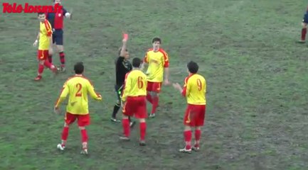 Zapping Web : Le carton rouge le plus idiot de l'histoire du foot, un salto raté...