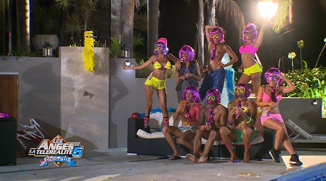 Les Anges 6 : Découvrez nos anges se préparer pour l'anniversaire d'Anaïs !