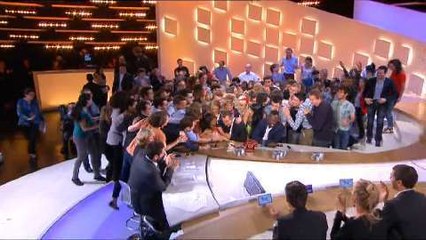 Le Grand Journal : Câlin géant pour Michel Denisot !