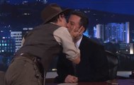 Johnny Depp embrasse Jimmy Kimmel, Brad Pitt et le vin... Le Zapping Ciné