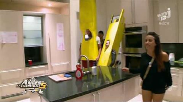 Les Anges 5 : Capucine et Benjamin déguisés en frites !