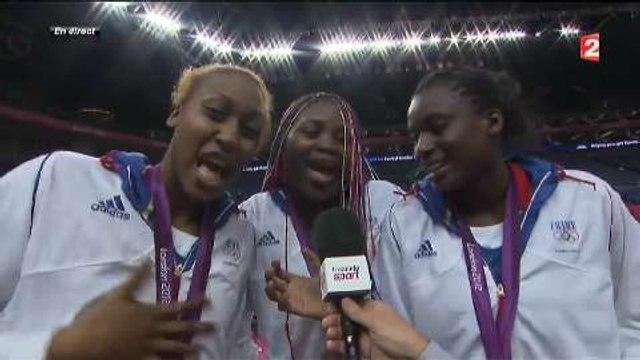 Les basketteuses françaises reprennent les Poetic Lovers (JO 2012)