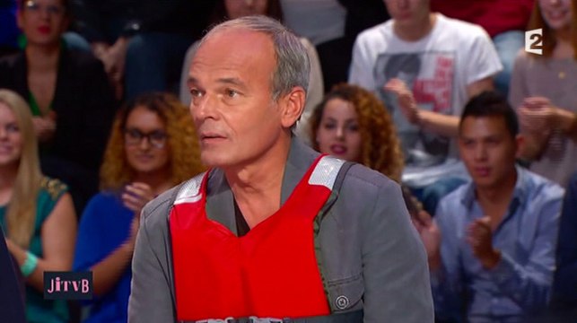 Baffie appelle un téléspectateur pour le forcer à regarder Jusqu'ici tout va bien