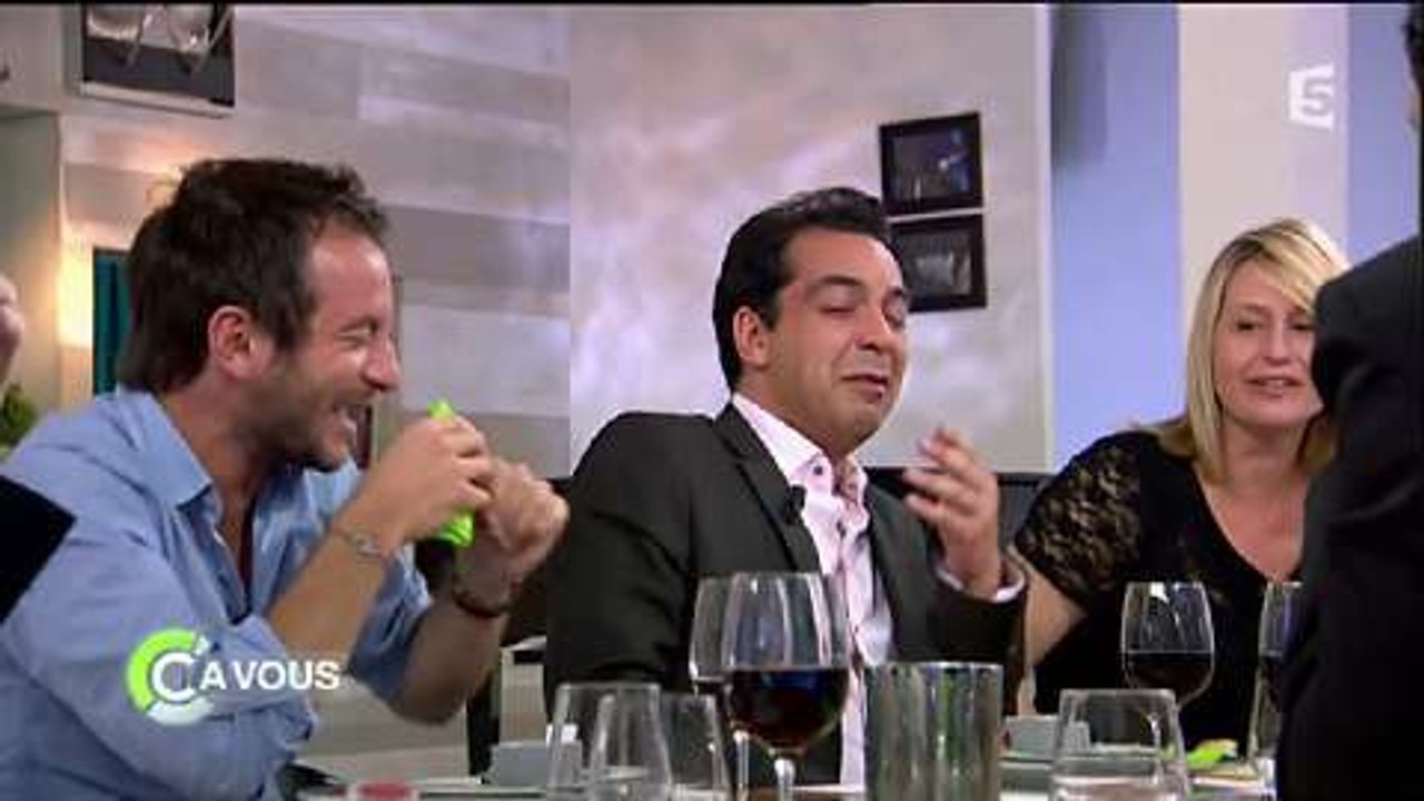 Fou rire dans C à vous