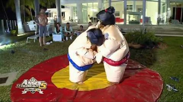 Les Anges 5 : Aurélie et Capucine se battent en mode sumo