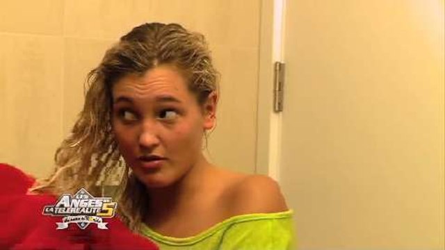 Les Anges 5 : Capucine, Aurélie et Benjamin se préparent pour leur rendez-vous