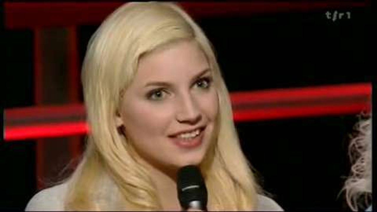 Nadège (Secret Story 6) parle d'exhibitionnisme à la télé