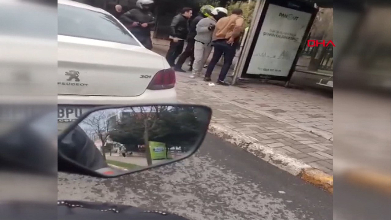 Tartıştığı motosiklet sürücüsünü belindeki silahla tehdit etti