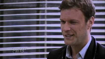 1ère minute de l'épisode 45 d'Hollywood Girls 2