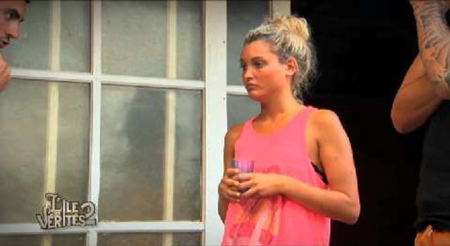 L'île des vérités 2 : Aurélie repousse les avances de Dimitri