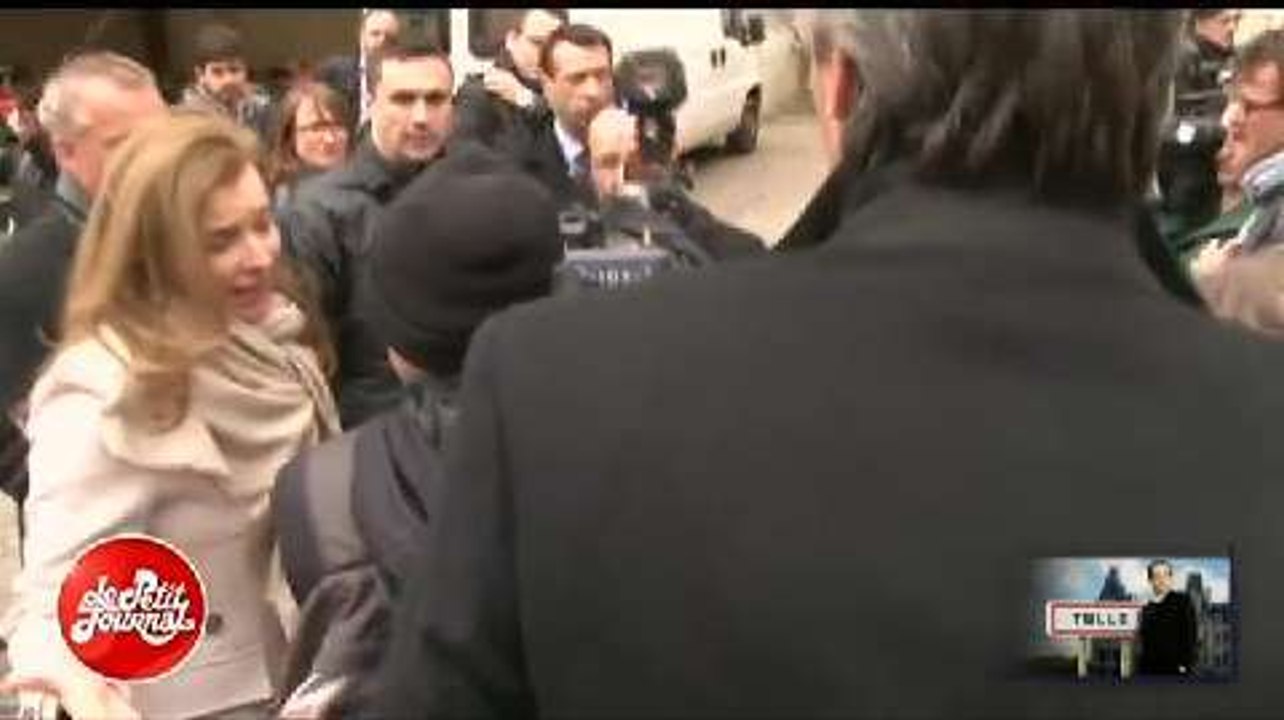 Valérie Trierweiler tire un caméraman par la capuche