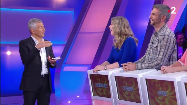 Tout le monde veut prendre sa place : une candidate dévoile sa technique de drague plutôt dangereuse (VIDEO)